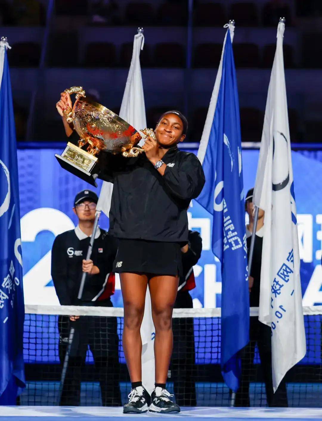 次展现了其 次展现了其