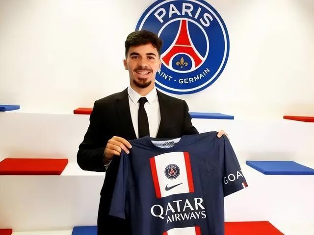 他在场上的 他在场上的